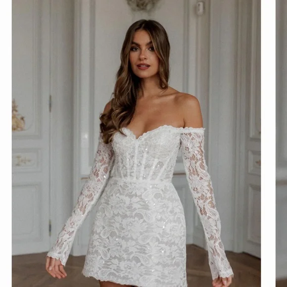 Elegant White Lace Long Sleeve Dress - Picture 2 of 6